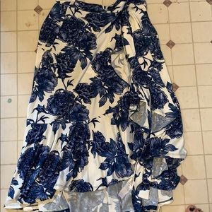 White with blue flower bella